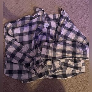 AMERICAN EAGLE cropped flannel shirt; size L